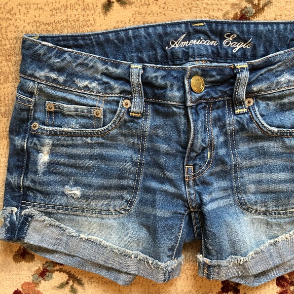 American Eagle Distressed Shorts Size 2 jeans - Picture 3 of 5